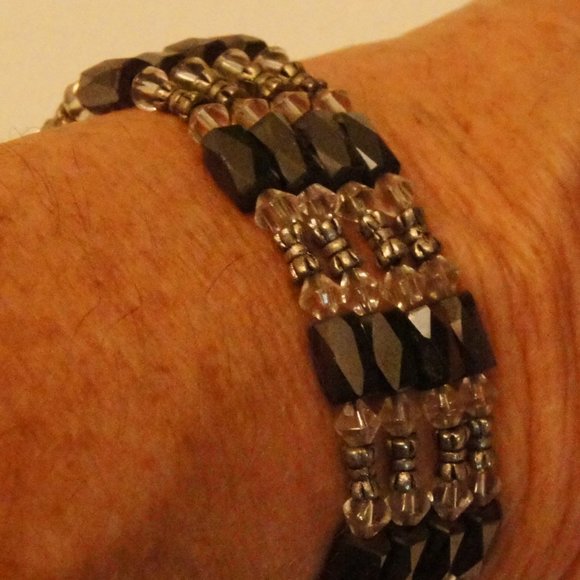 Magnetic Wrap Bracelet Black and silver beads 36" - Picture 10 of 12